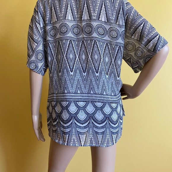 H&M Semi sheer black & white Aztec print popover V Neck top by H&M - Picture 2 of 9